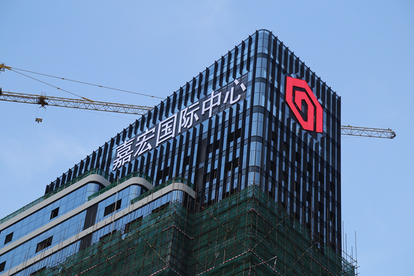 樓體發(fā)光字的制作和安裝需要遵守哪些規(guī)定和標(biāo)準(zhǔn)？