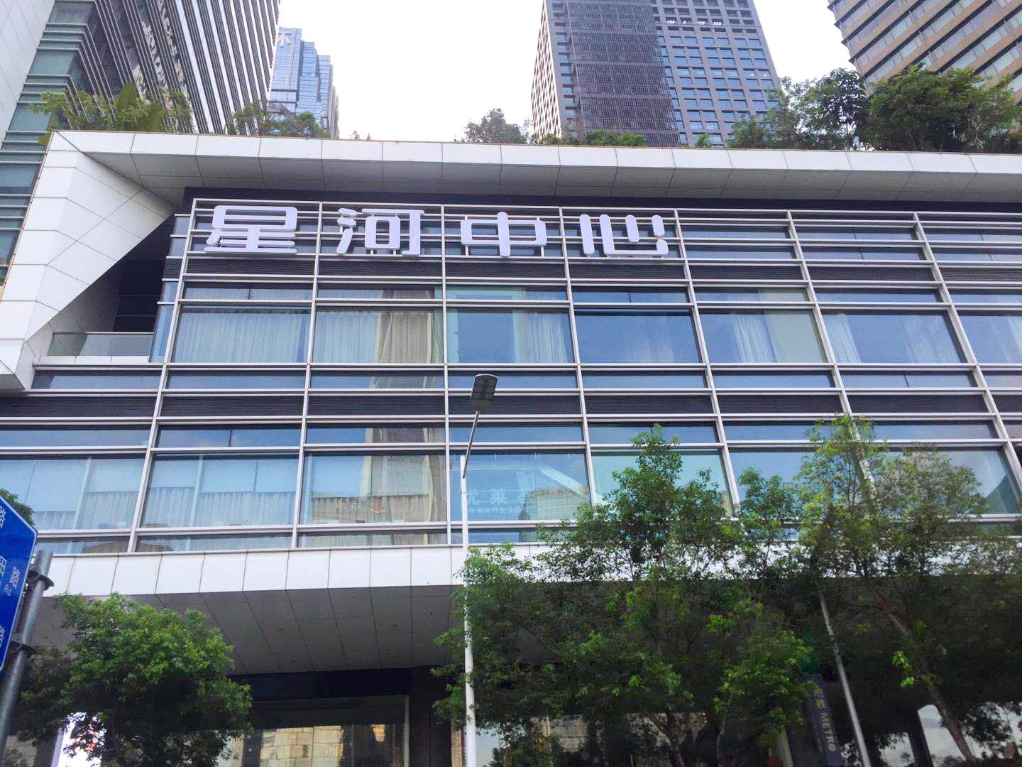 樓頂智顯燈光秀為什么受企業(yè)青睞呢？